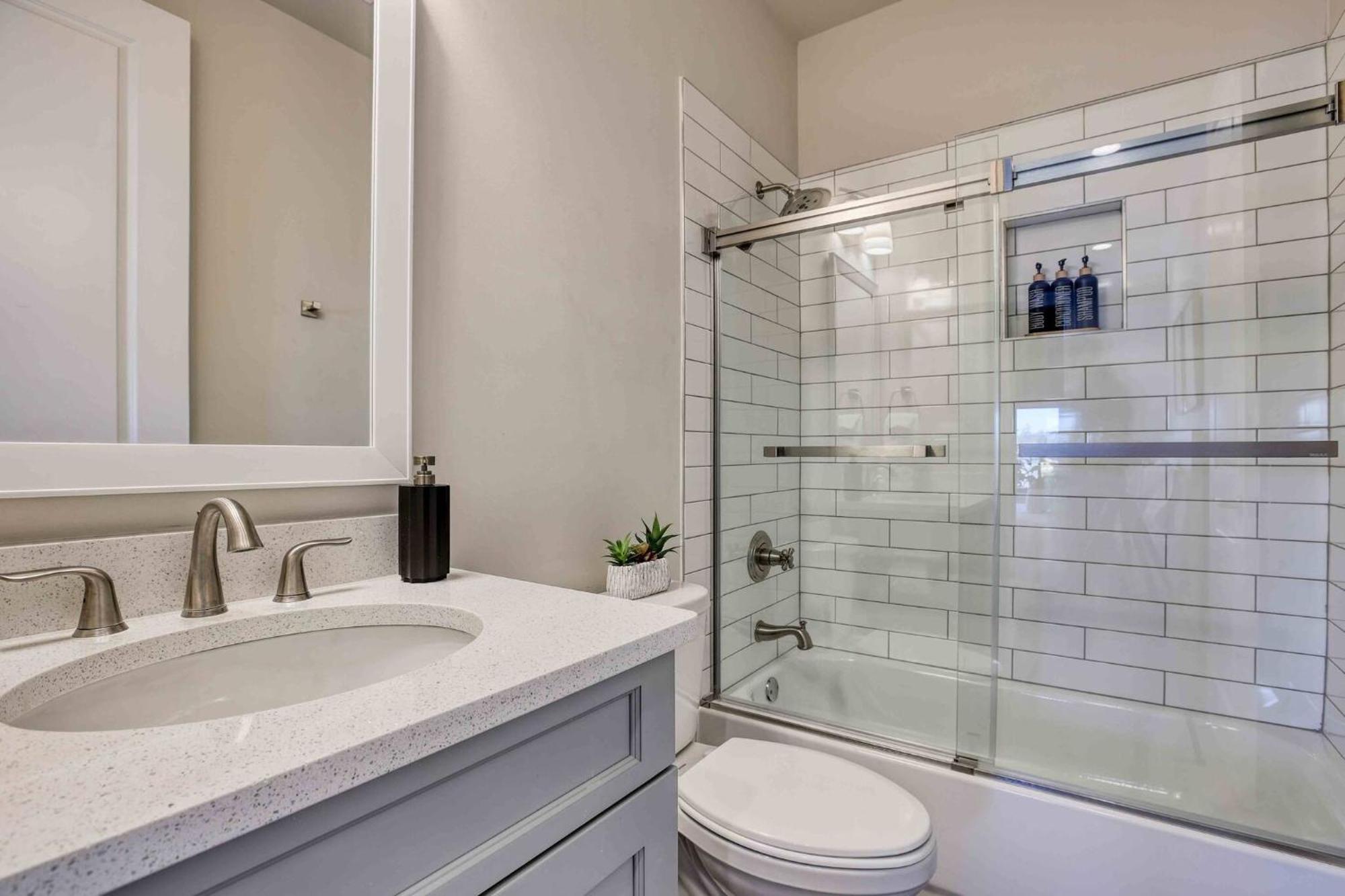 Riverfront Retreats, Downtown * Savannah