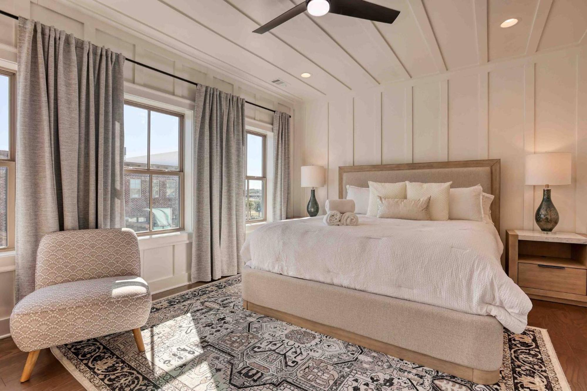 Riverfront Retreats, Downtown * Savannah