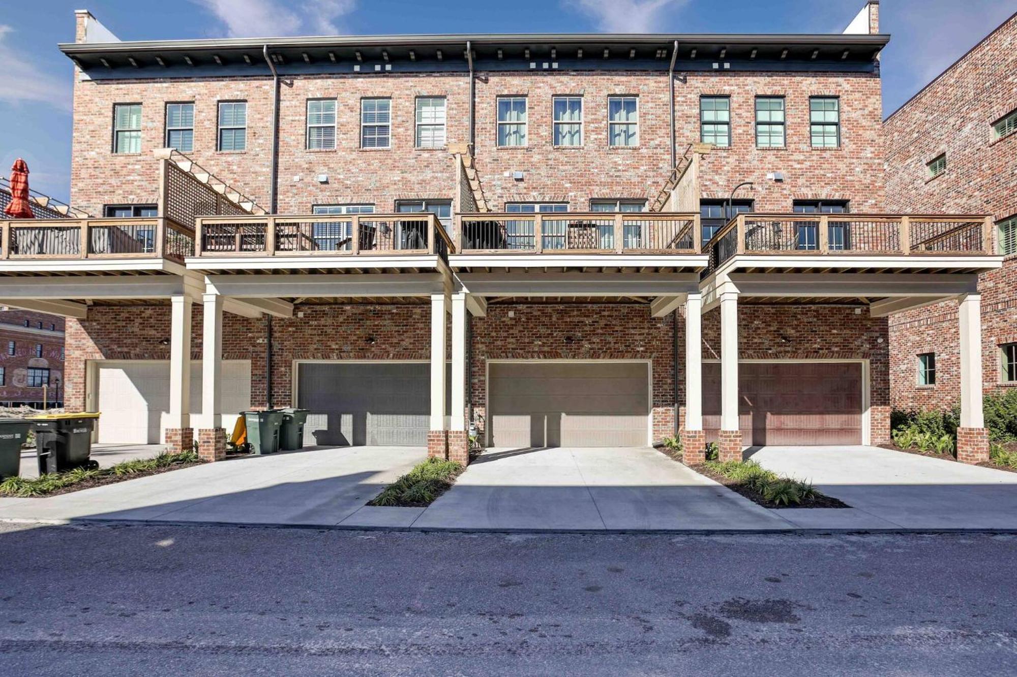 Riverfront Retreats, Downtown * Savannah