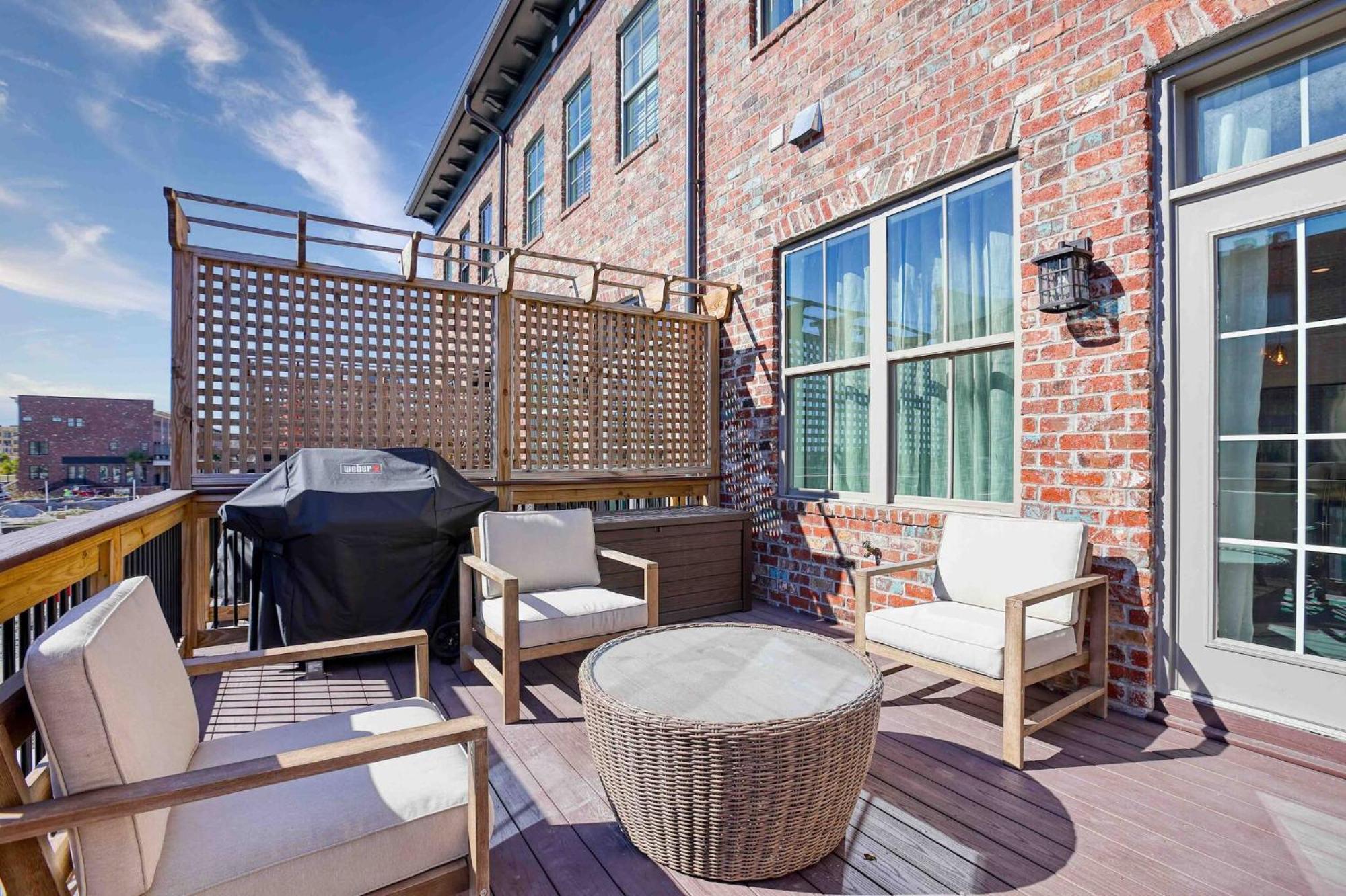 Riverfront Retreats, Downtown * Savannah