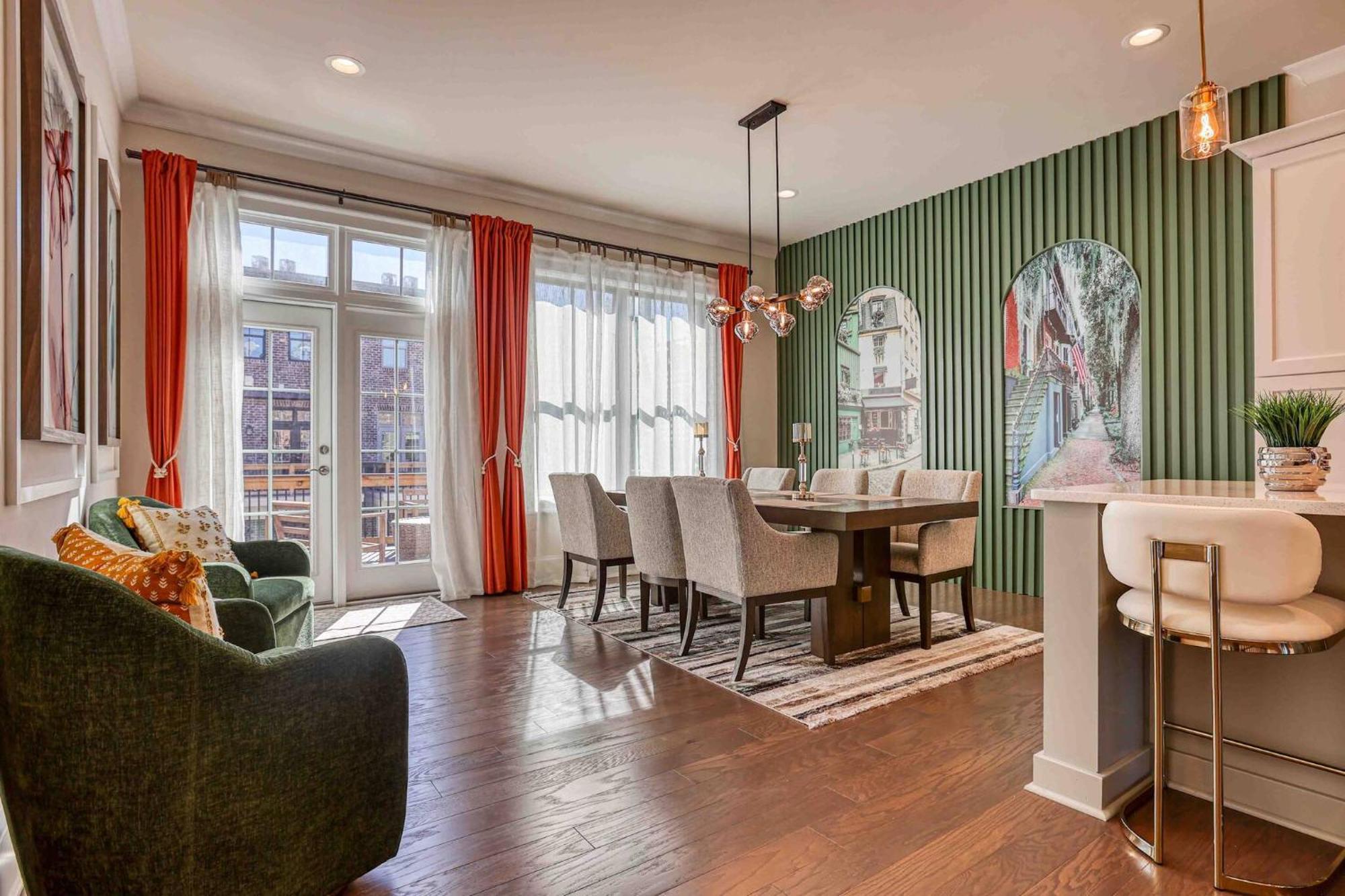 Riverfront Retreats, Downtown Holiday home *