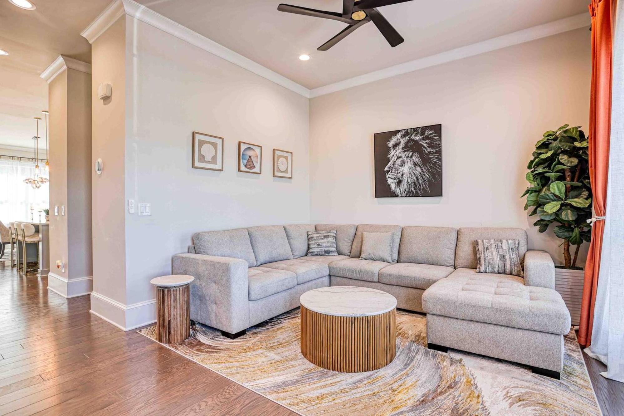 Riverfront Retreats, Downtown *